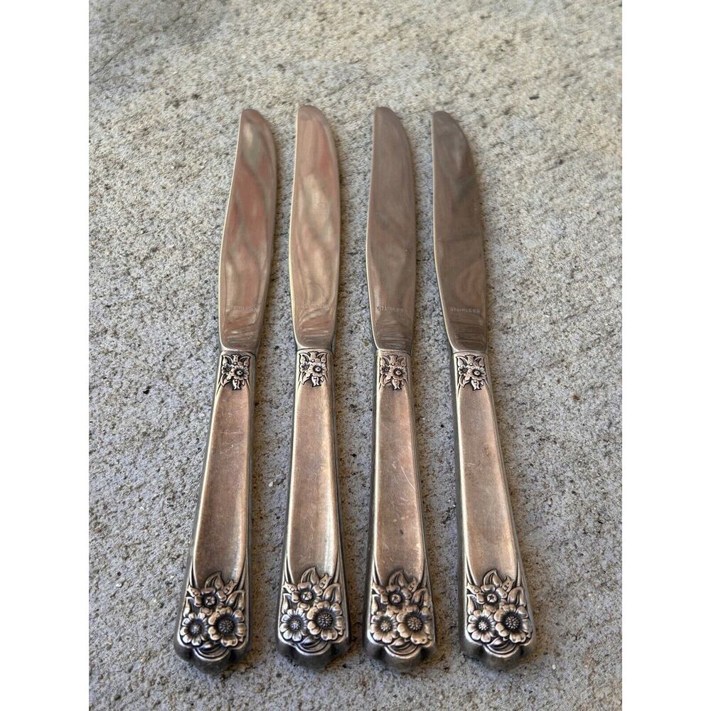 4 1950’s Wm. Rogers & Son April Flatware IS Silver Plate Dinner Knives 9 1/8 in.